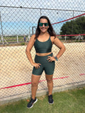 CONJUNTO TOP E SHORTS MULTOBOLSOS PATIMODAFITNESS Verde Militar