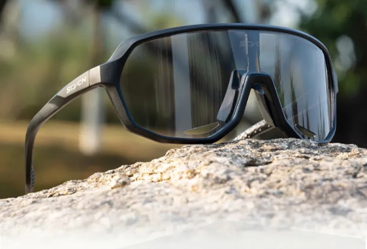 ÓCULOS FOTOCROMÁTICO PRETO