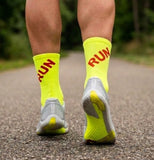 KIT ESPECIAL PARA CORRER OU CAMINHAR  com 3 ítens: pochete, garrafinha de hidratação e meia de poliamida!